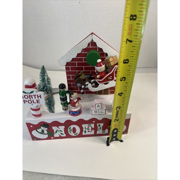 Vintage Silvestri Wooden Christmas Music Box Magnetic Ice Skater Santa Claus‎